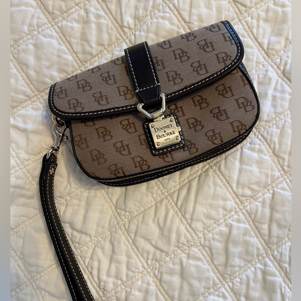 Vintage Dooney & Bourke signature logo wristlet